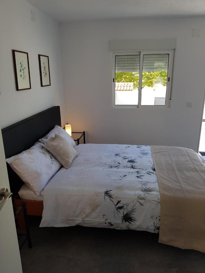 Lovely Bungalow For Four Close To Beach And City In Торевьиа Экстерьер фото